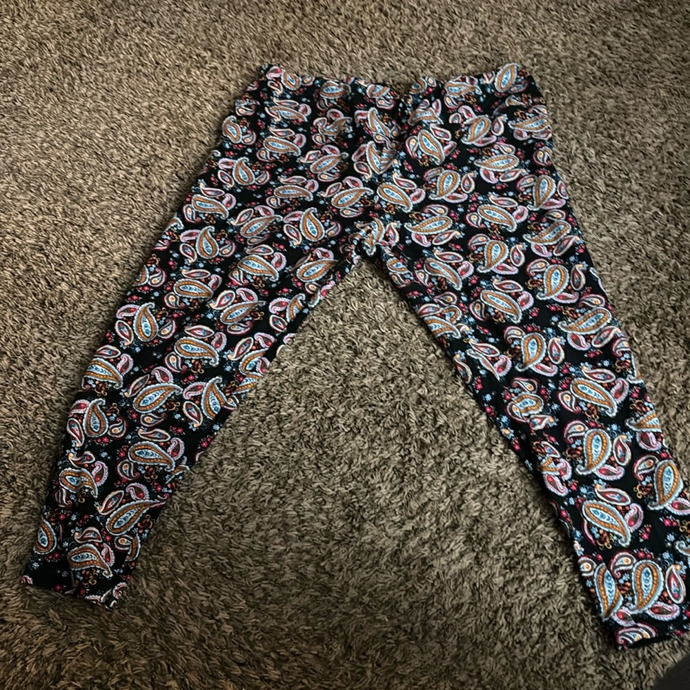 Black paisley leggings